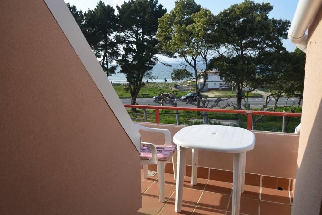Precioso Atico A Pie De Playa, En Mino. Apartment Bagian luar foto